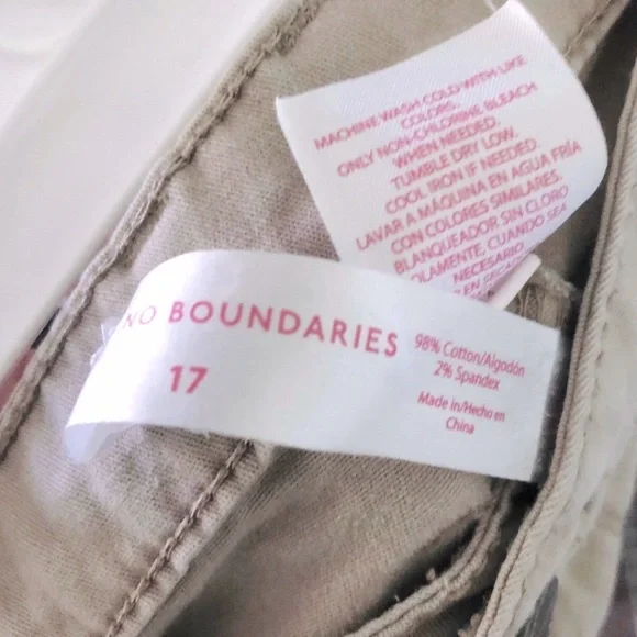 Clothing - No Boundaries - Beige Junior’s Jeans Size 17 - Picture 2 of 2